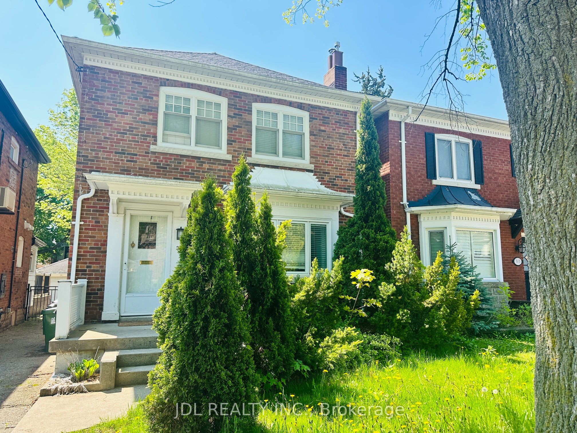 301 Old Orchard Grove, Toronto, ON, M5M 2E6