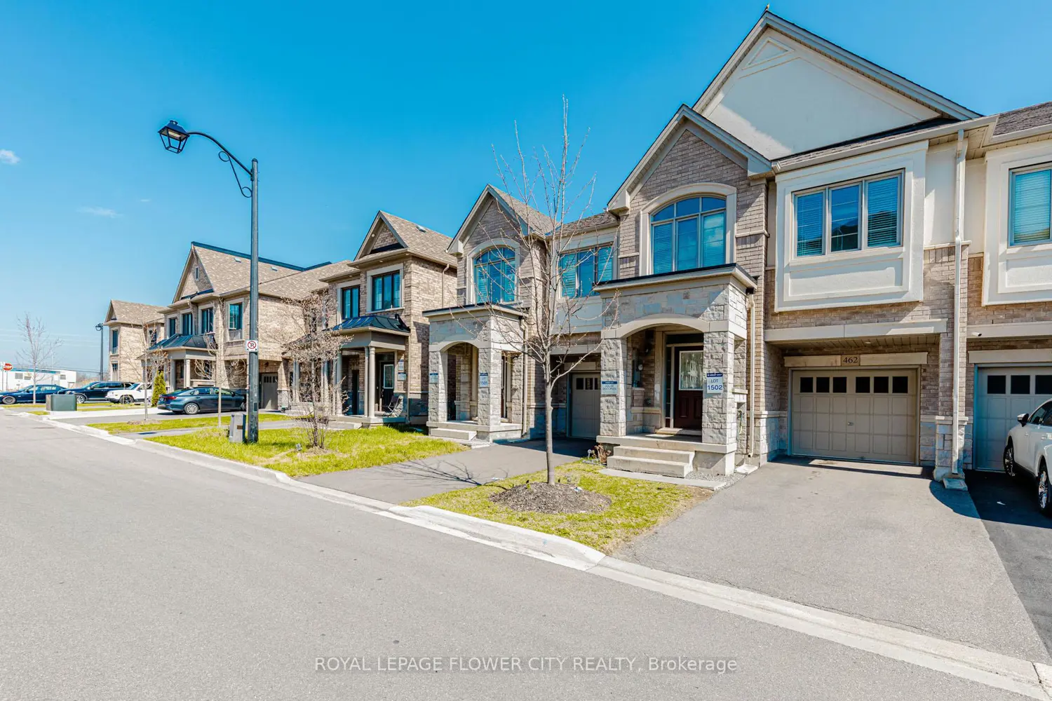 462 Sheaffe Place photo 2