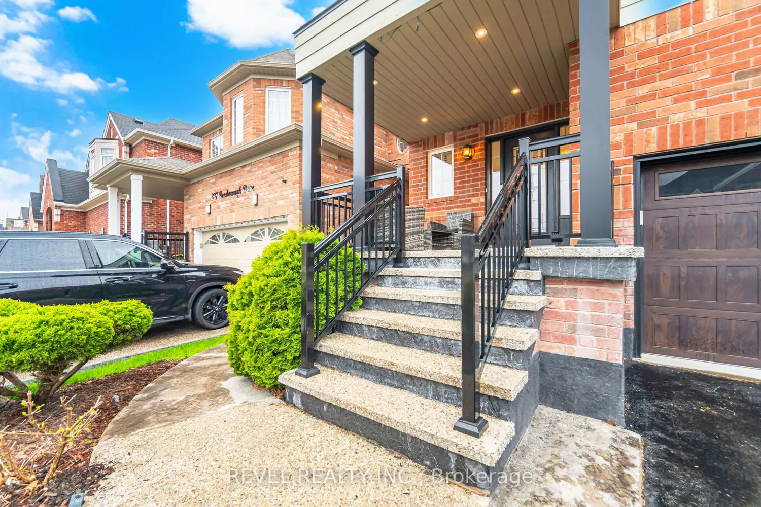 323 Bessborough Drive photo 2