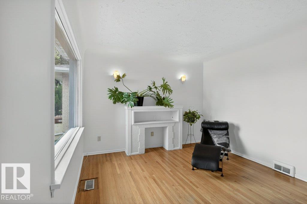 Additional image 5 of 10640 79 Street NW, Edmonton, AB, T6A3H4