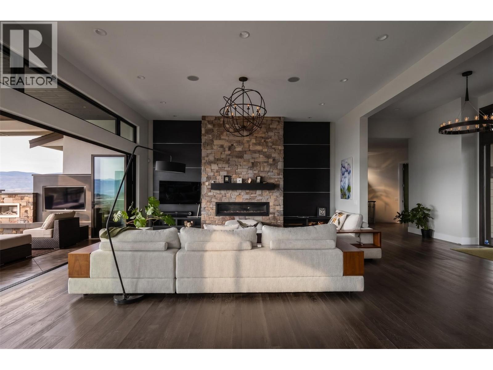 Additional image 5 of 162 Skyland Drive, Kelowna, BC, V1V3A1