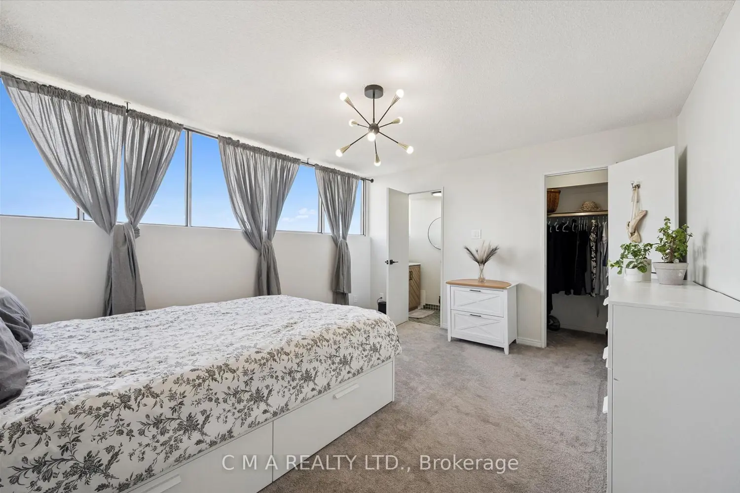 Additional image 11 of 375 King Street 1406