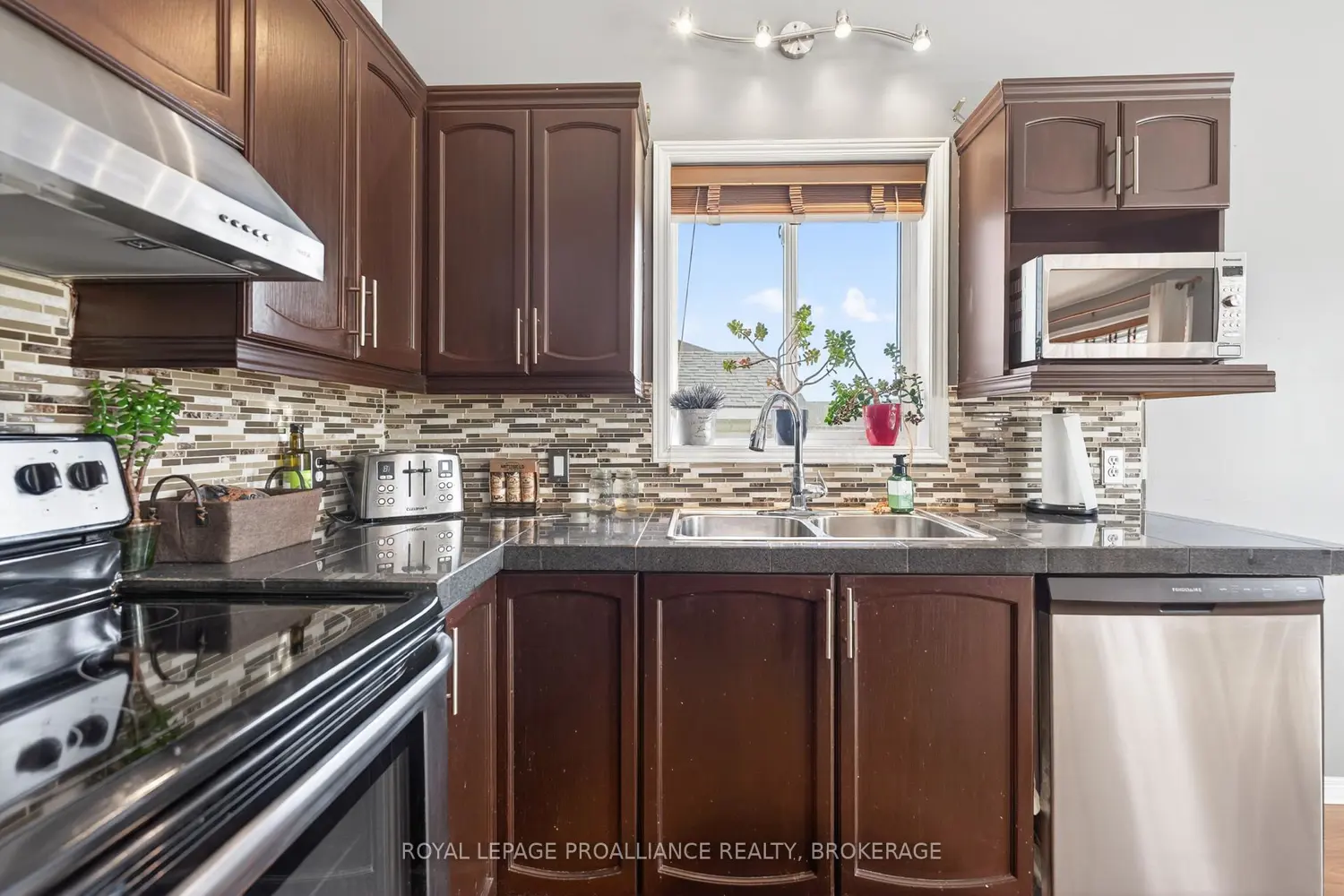 Additional image 5 of 1402 Thornwood Crescent