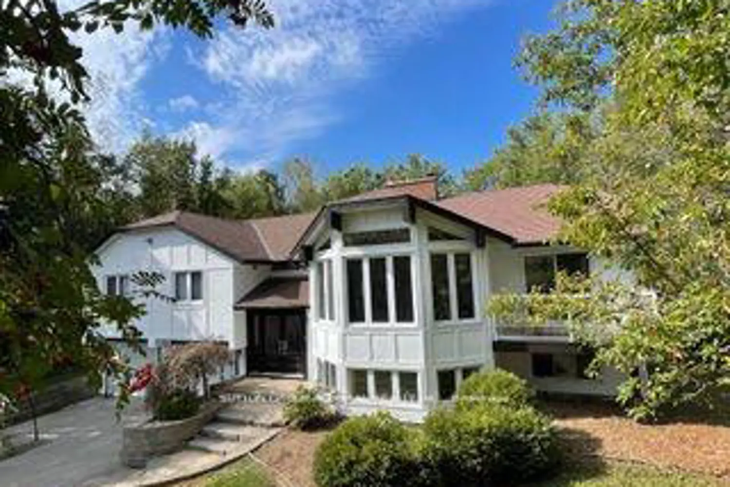 182 Bayshore Drive photo 2