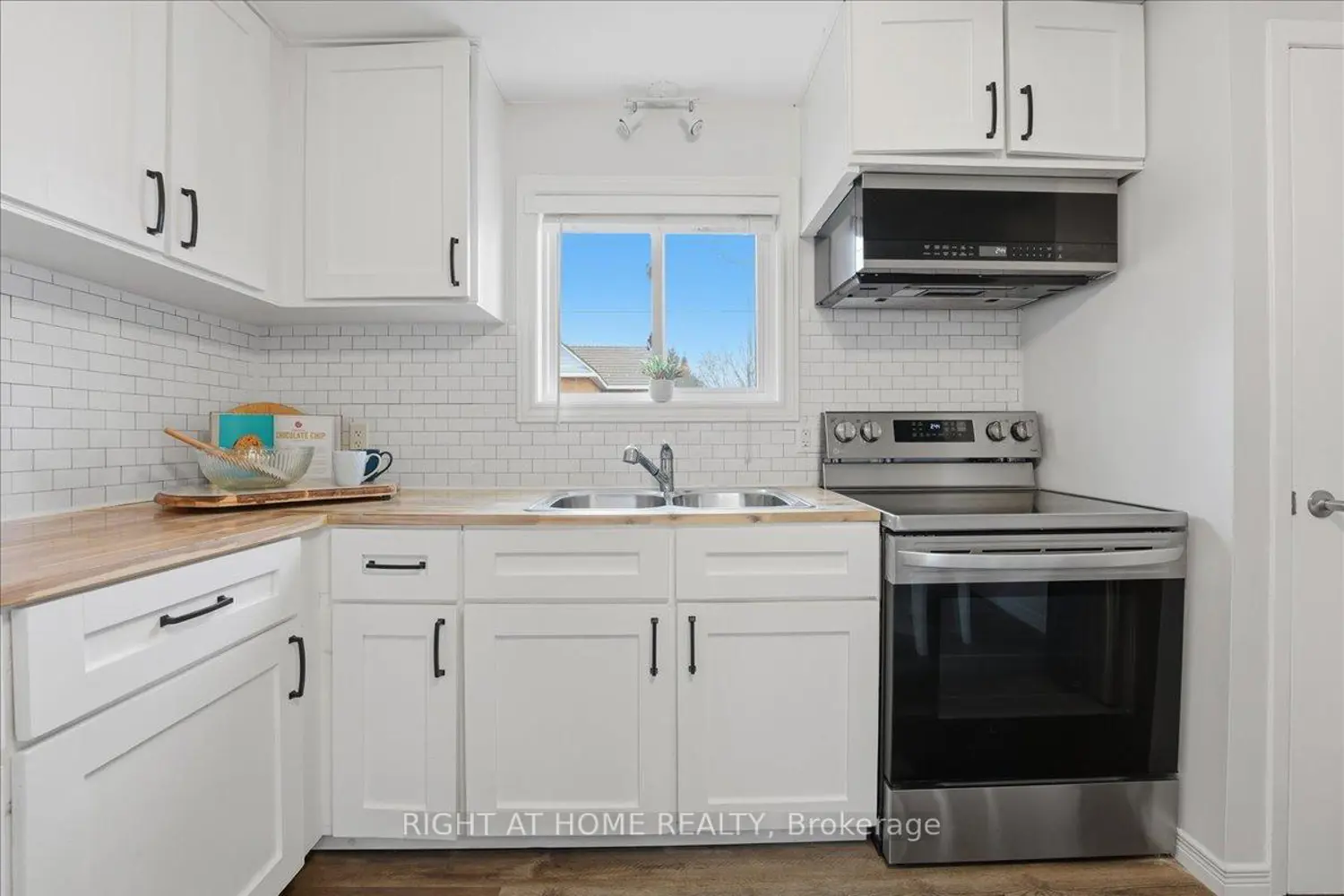 Additional image 4 of 1 Leonard Avenue