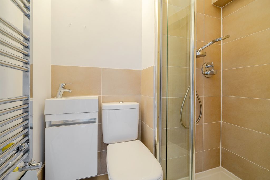 Additional image 7 of 6 bed town house to rentSuffolk Square, Cheltenham GL50