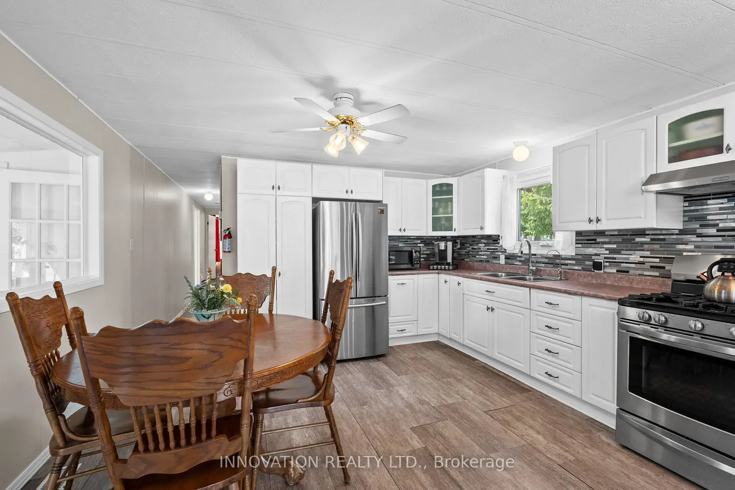 21 Evergreen Lane photo 3