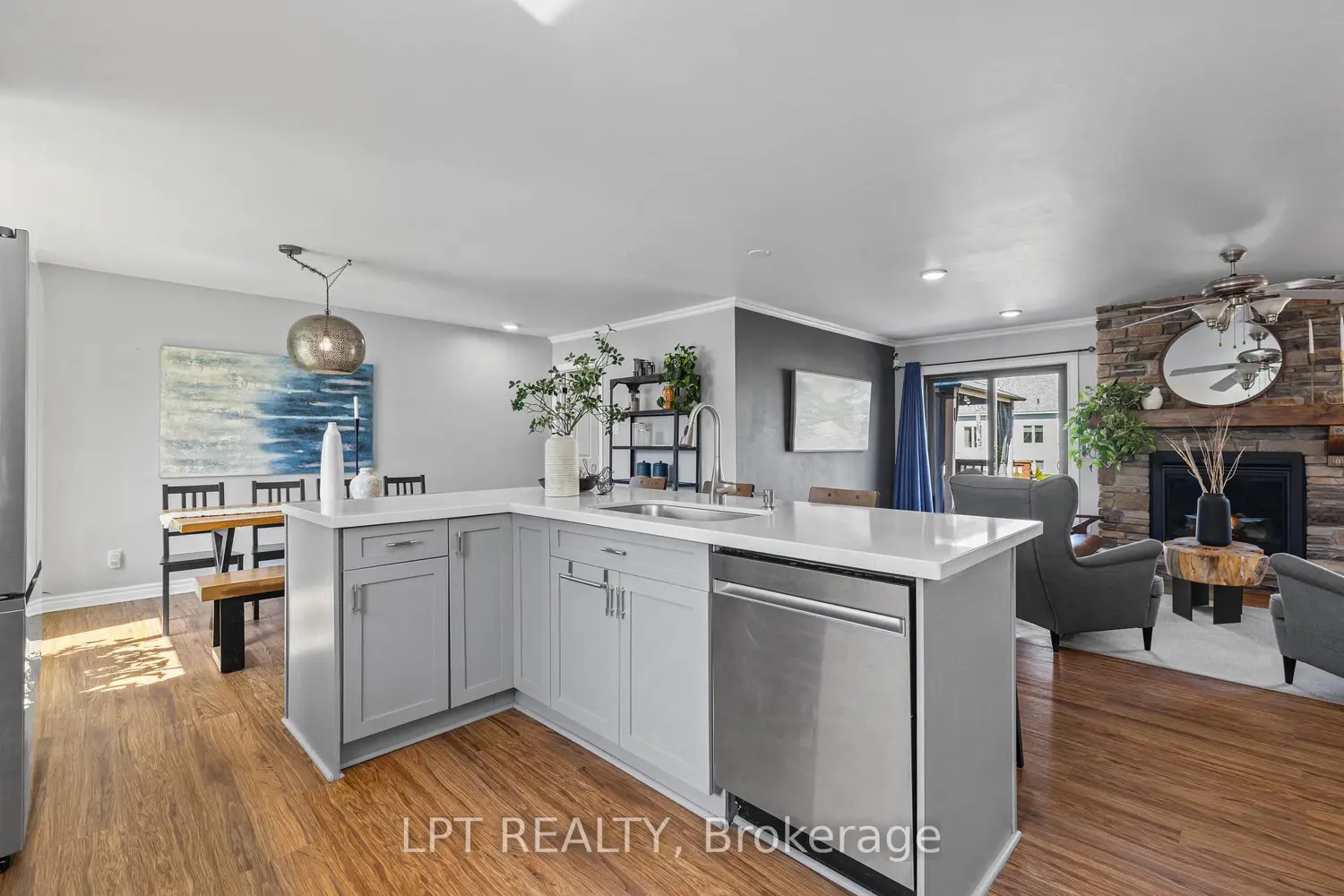 101 Maple Avenue photo 5