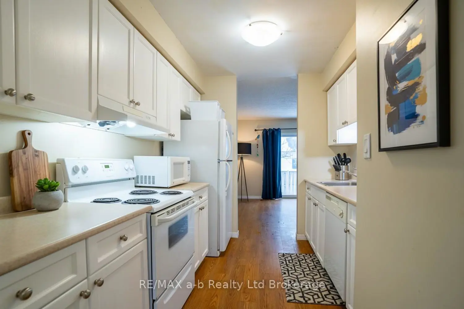 Additional image 4 of 10 Dufferin Street 1