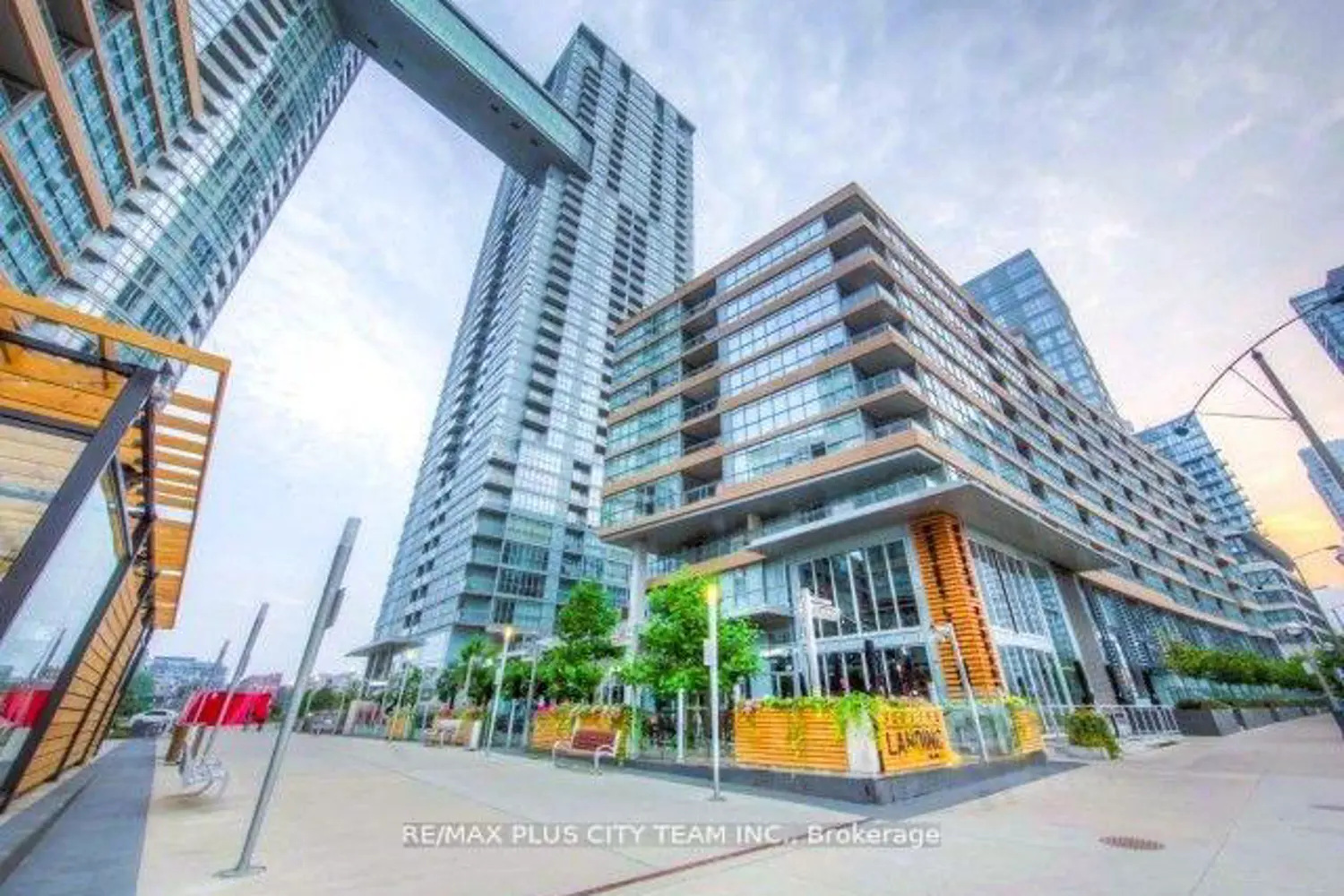 15 Iceboat Terrace 1033