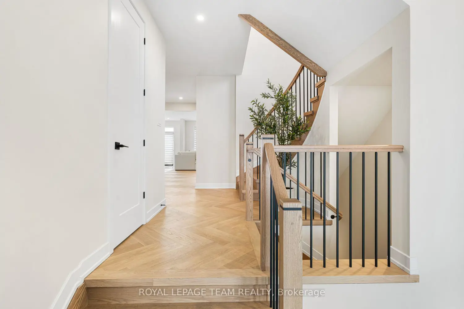 649 Bridgeport Avenue photo 3