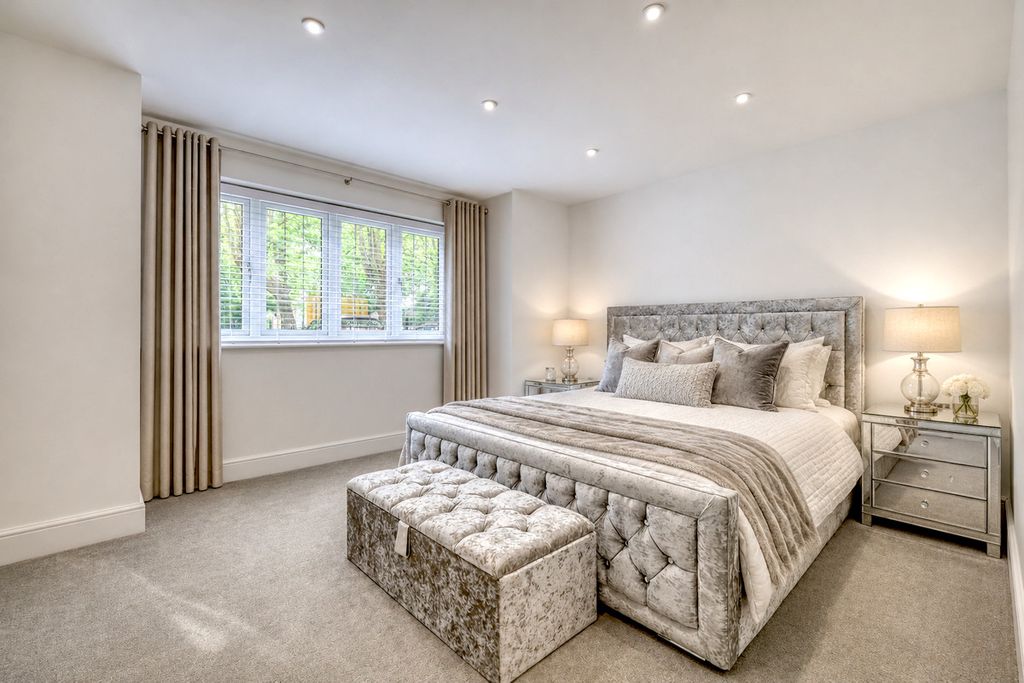 Additional image 3 of 2 bed flat to rentShenfield Road, Brentwood CM15