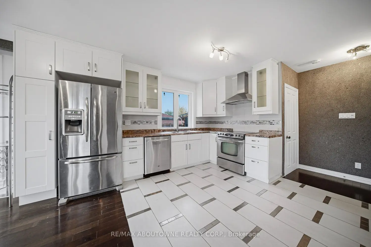 Additional image 3 of 1403 Selkirk Avenue