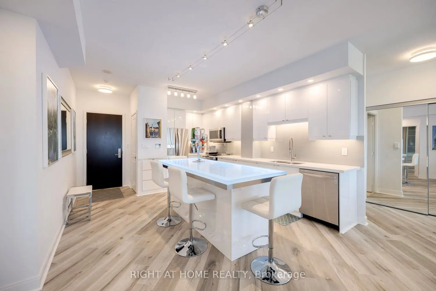 Additional image 3 of 60 Absolute Avenue 3601