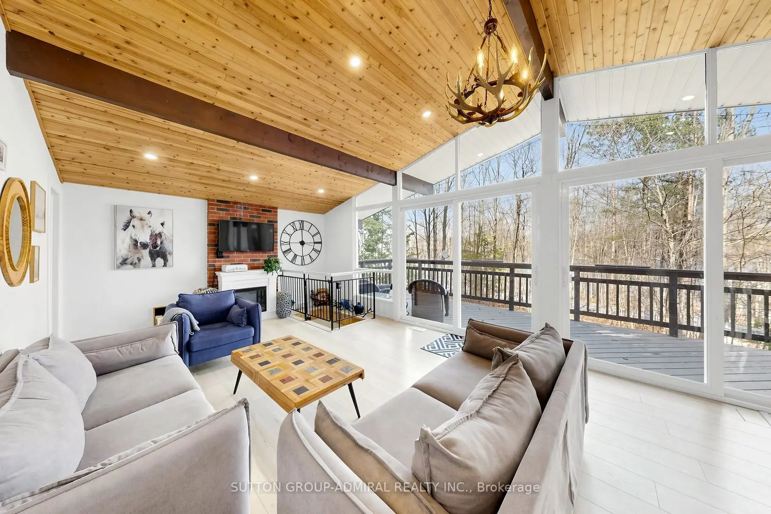 28 Timcourt Drive photo 3