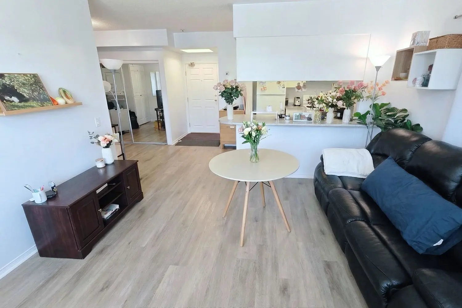 Additional image 4 of 7398 Yonge Street 106