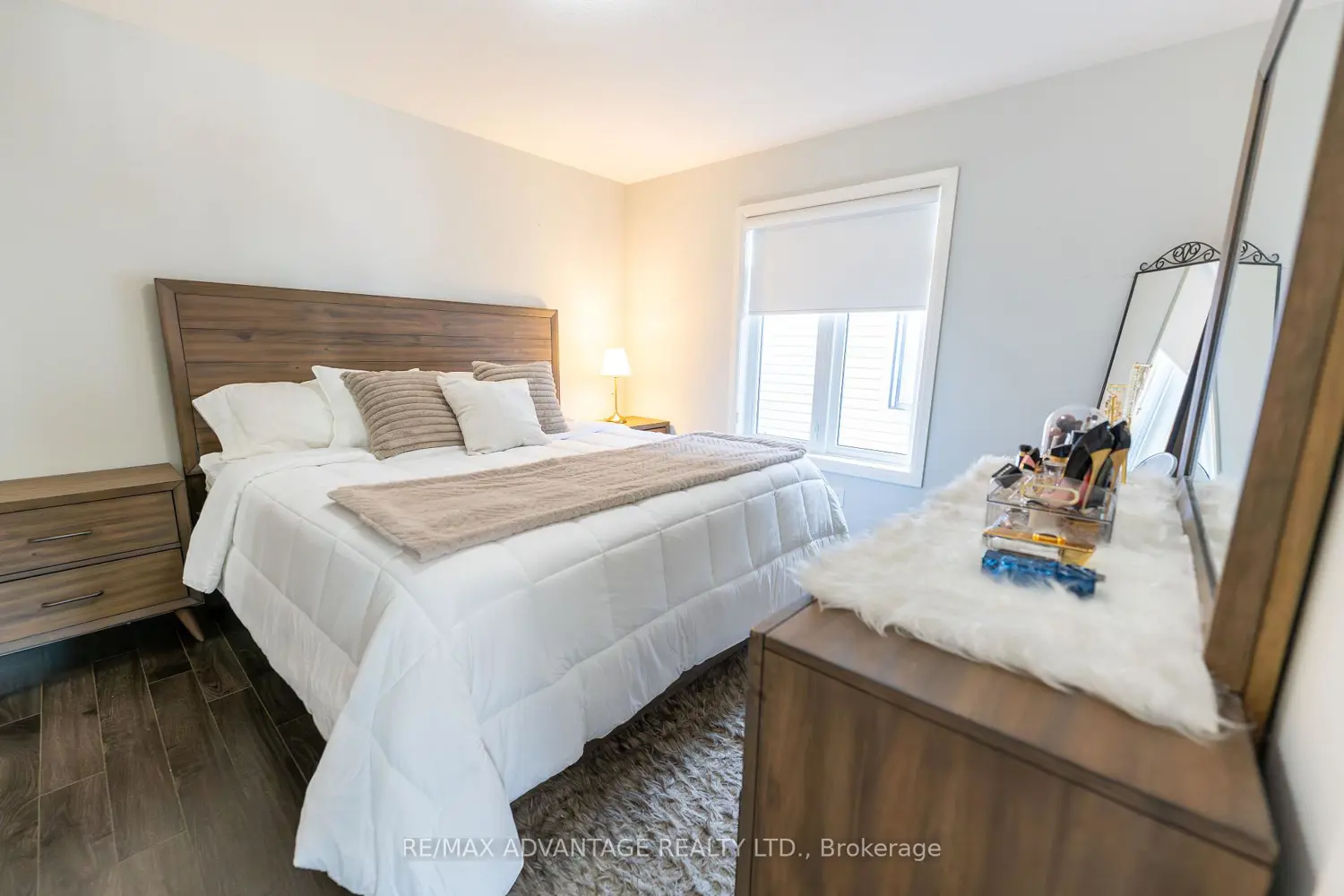 Additional image 11 of 3260 Singleton Avenue 130