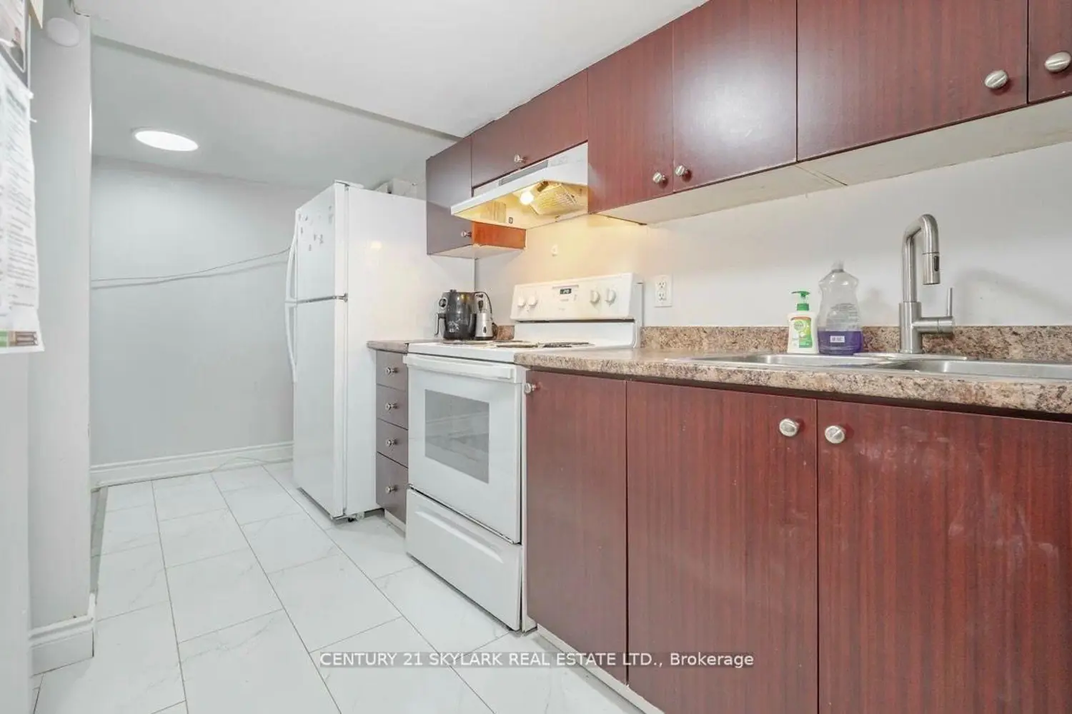 Additional image 16 of 435 Silverstone Drive 26