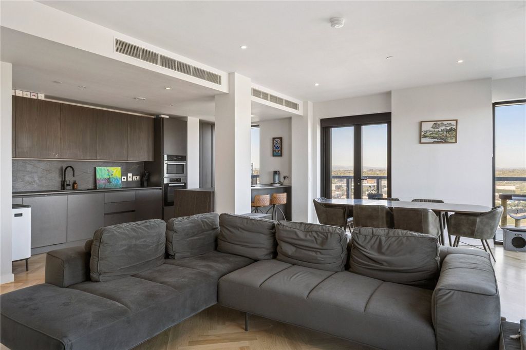 Additional image 4 of 3 bed flat to rentAspin Lane, Manchester, Greater Manchester M4