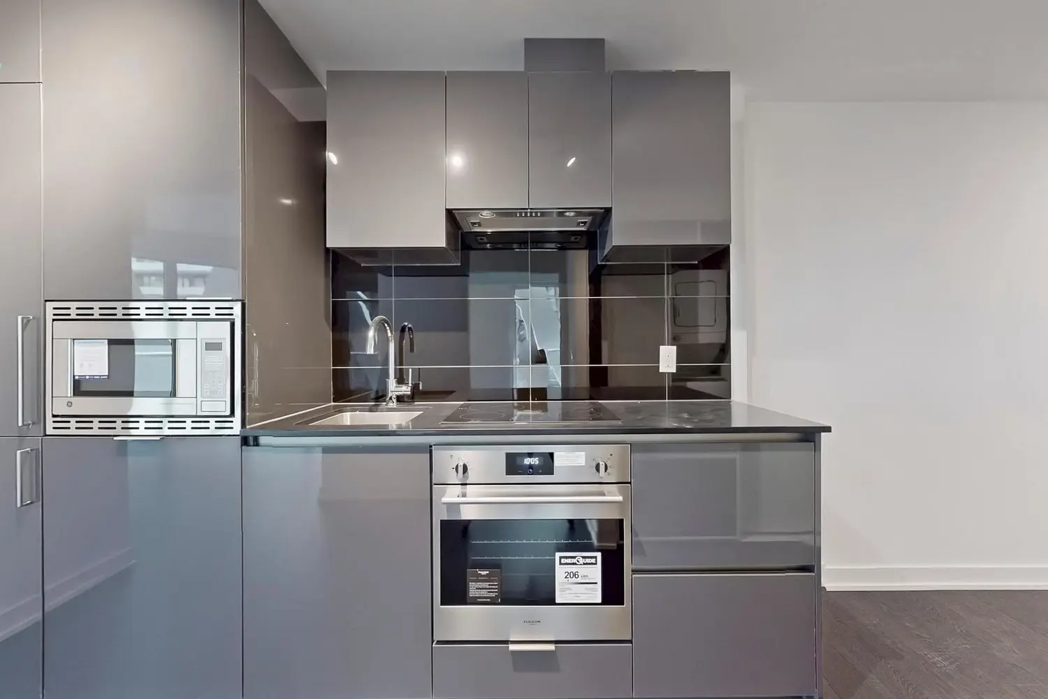 Additional image 7 of 230 Simcoe Street 2212