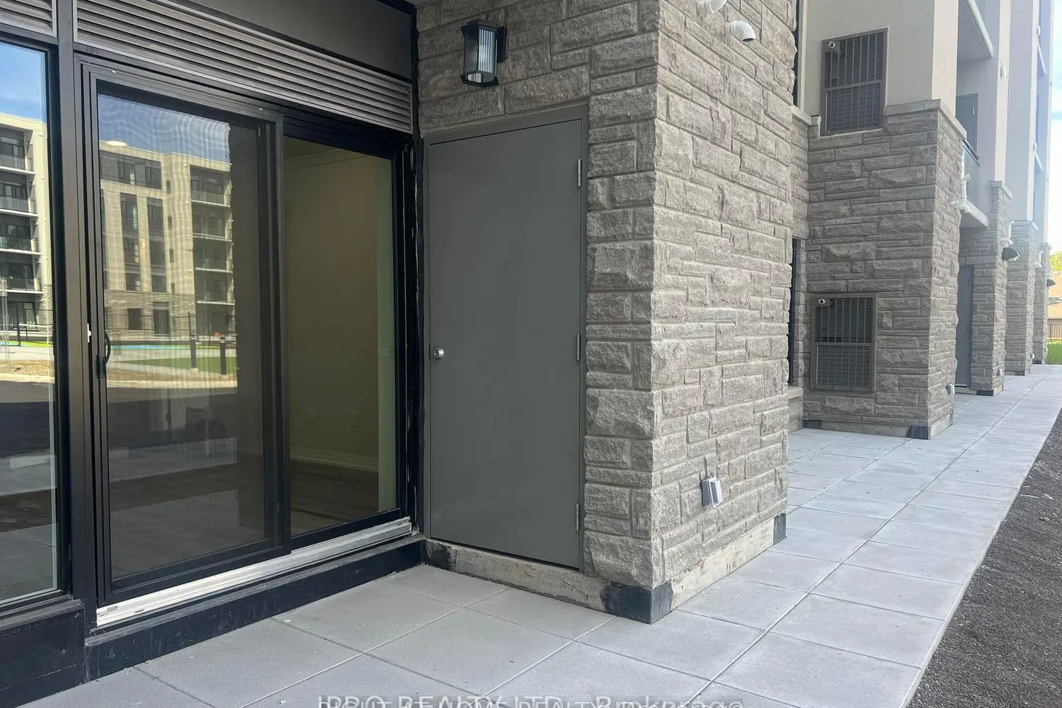 Additional image 16 of 50 Herrick Avenue 146