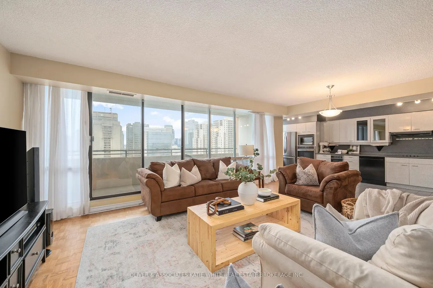 380 King Street 1507