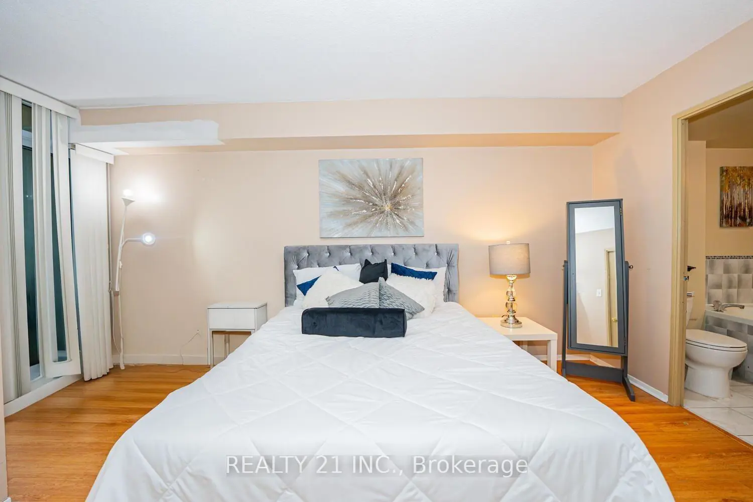 Additional image 8 of 3233 Eglinton Avenue 1107
