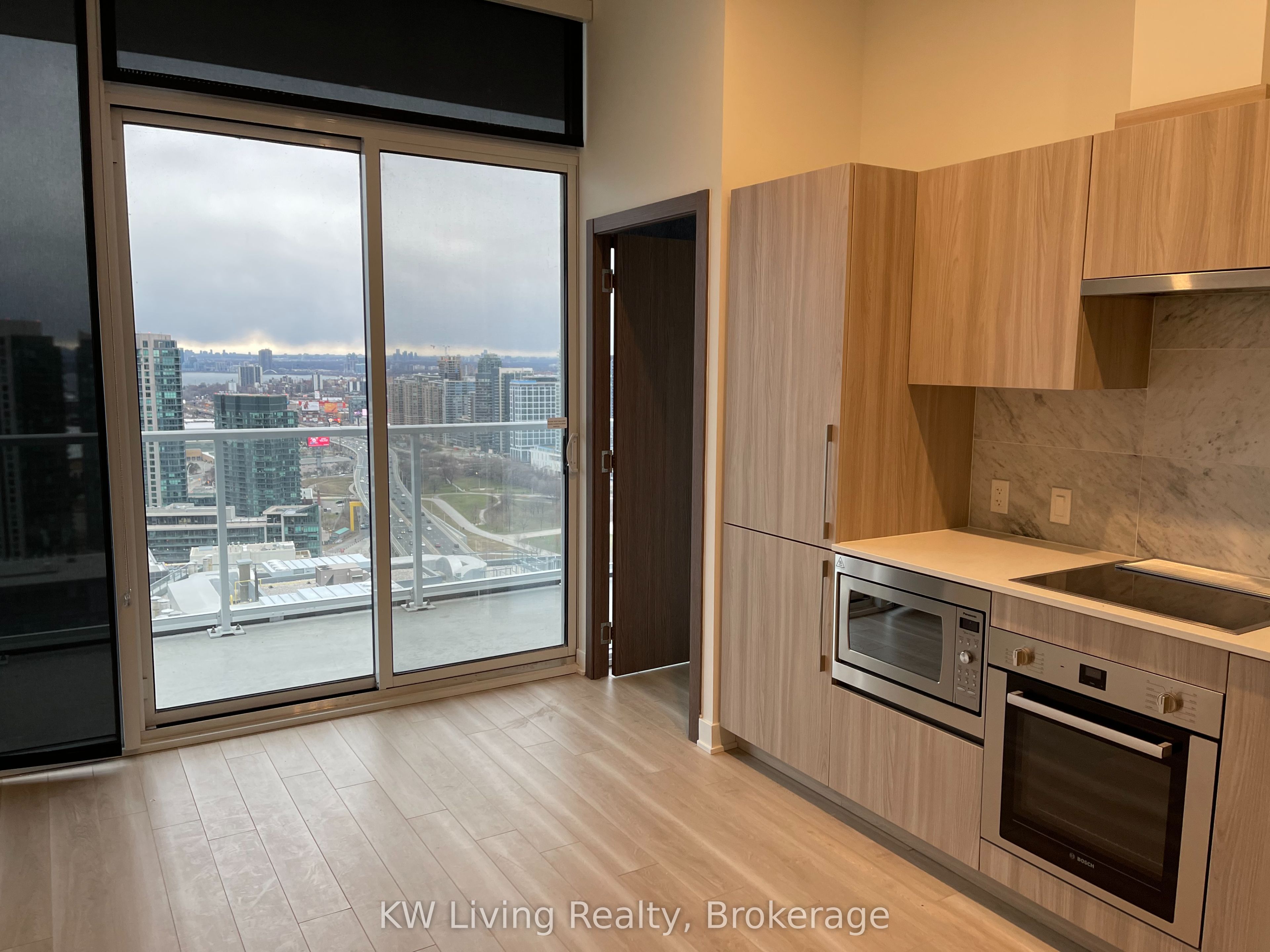 Additional image 6 of 4202-19 Bathurst Street, Toronto, ON, M5V 0N2