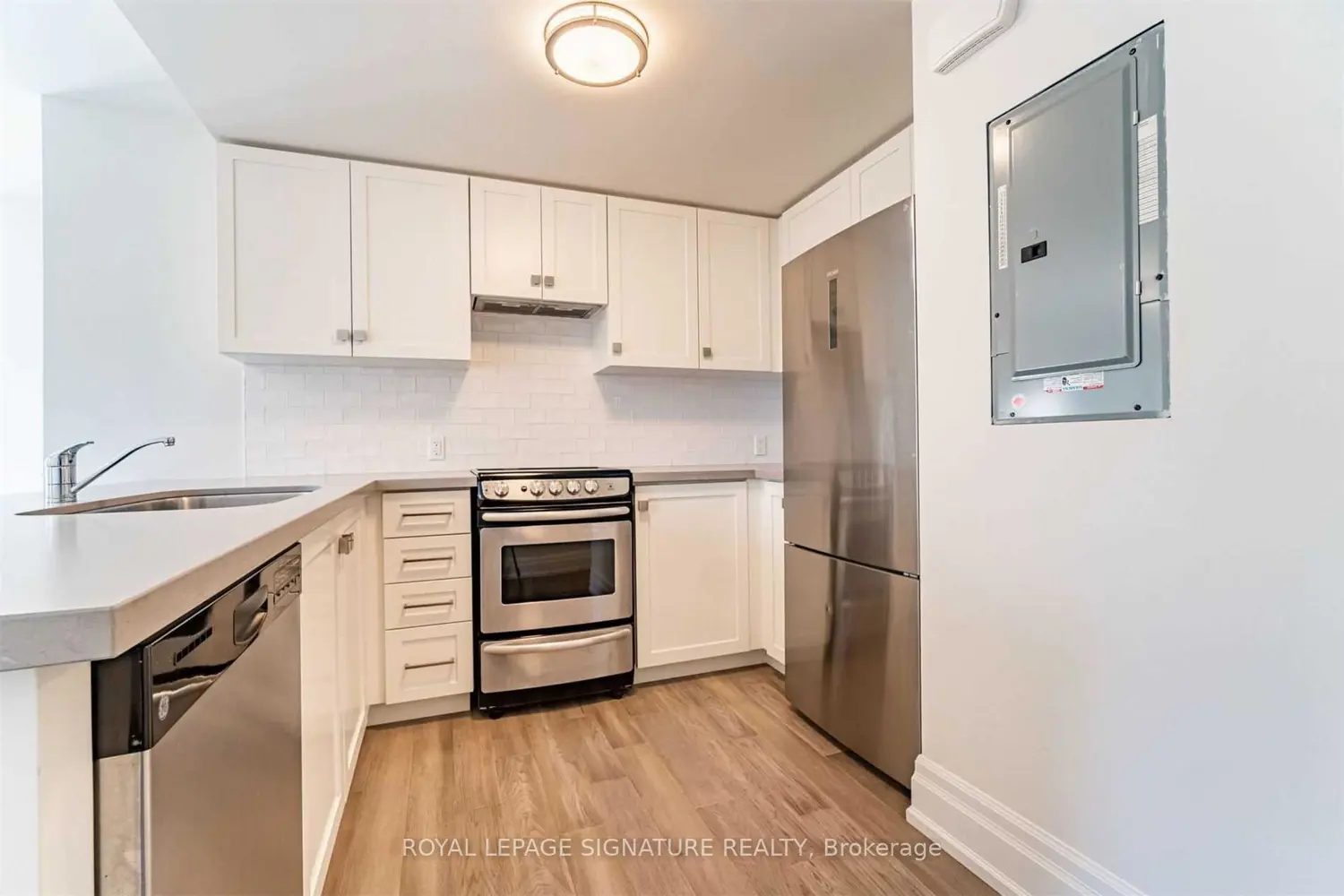 760 Lakeshore Road 202 photo 4