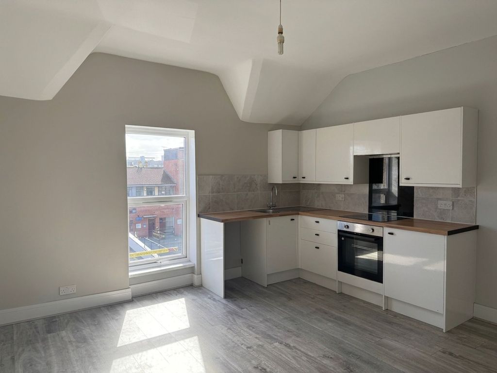 2 bed flat to rentChurch Street, Rhyl LL18