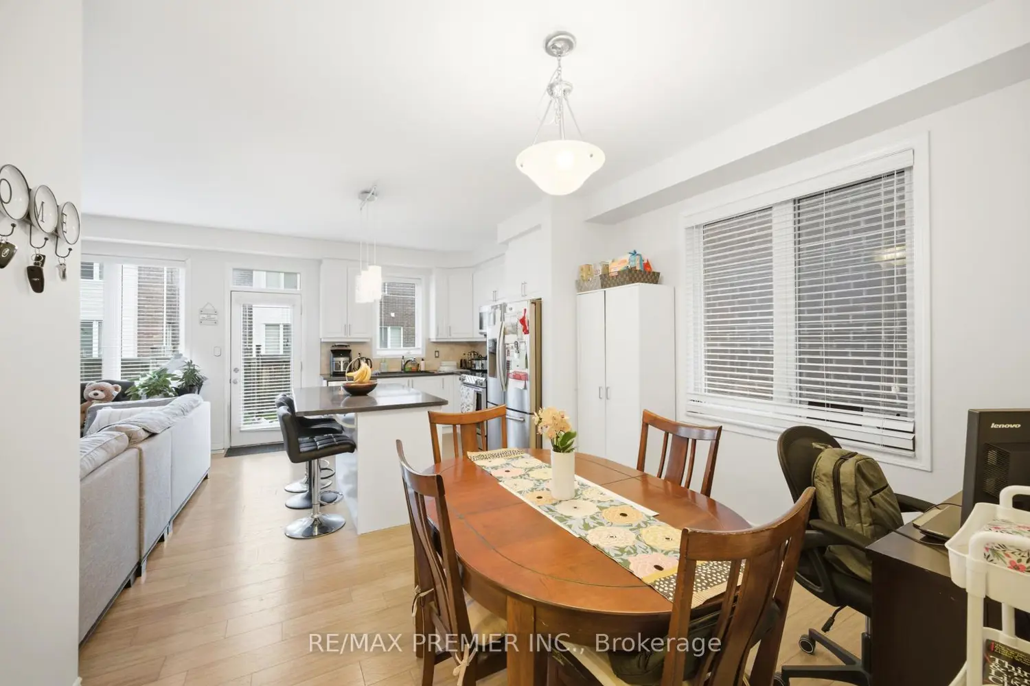 931 Penson Crescent photo 5