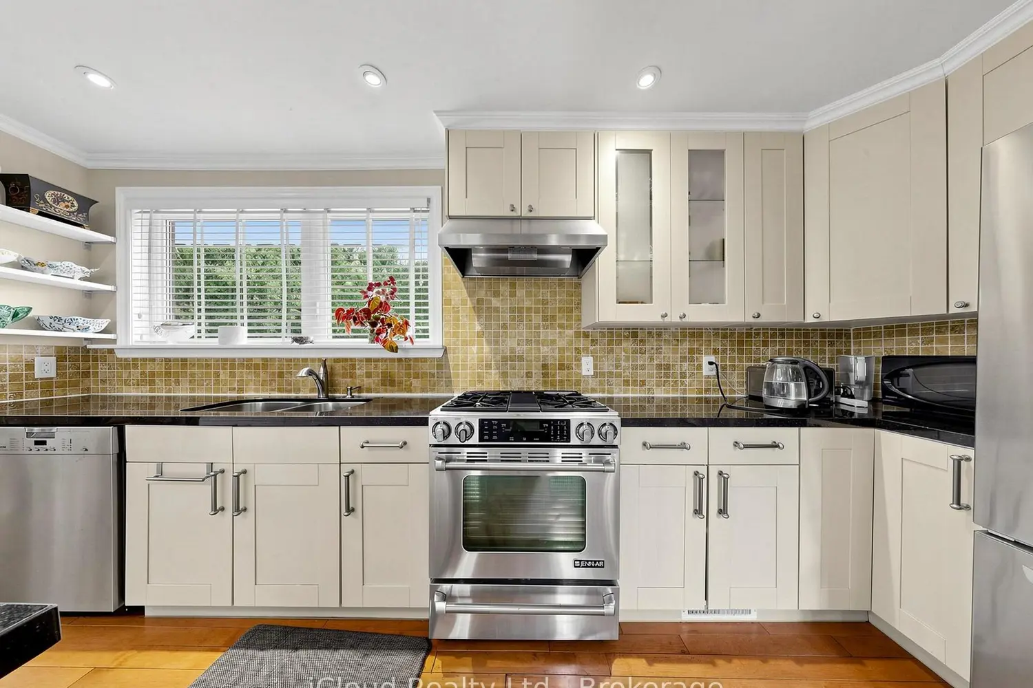 Additional image 15 of 164 Munro Boulevard