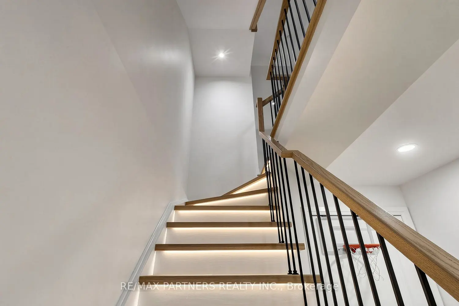 Additional image 15 of 9092 Woodbine Avenue