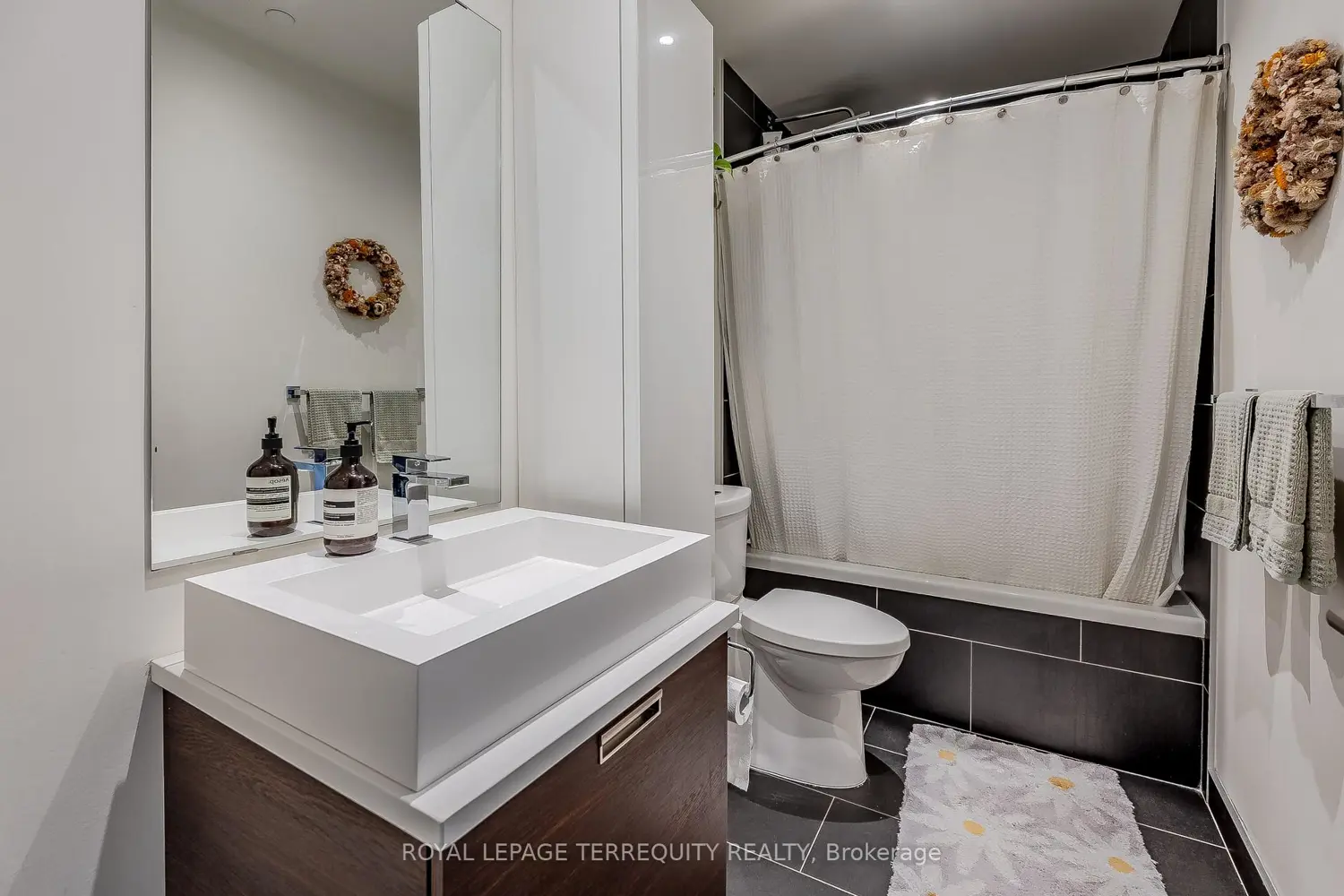 Additional image 12 of 246 Logan Avenue # 316