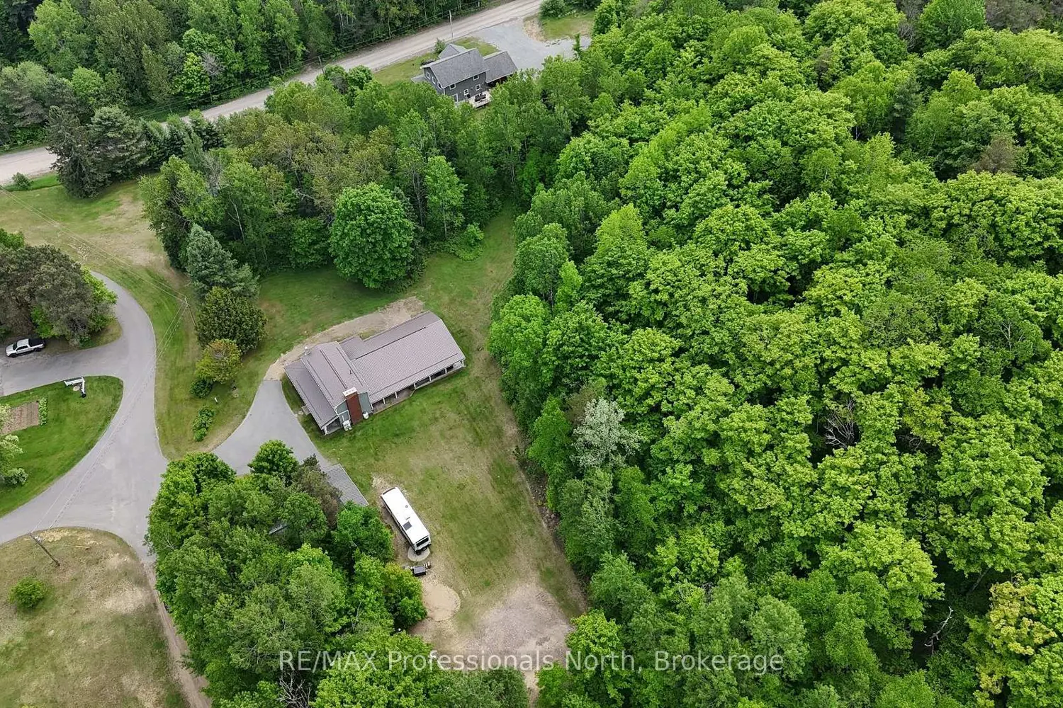 1023 Chester Crescent photo 4