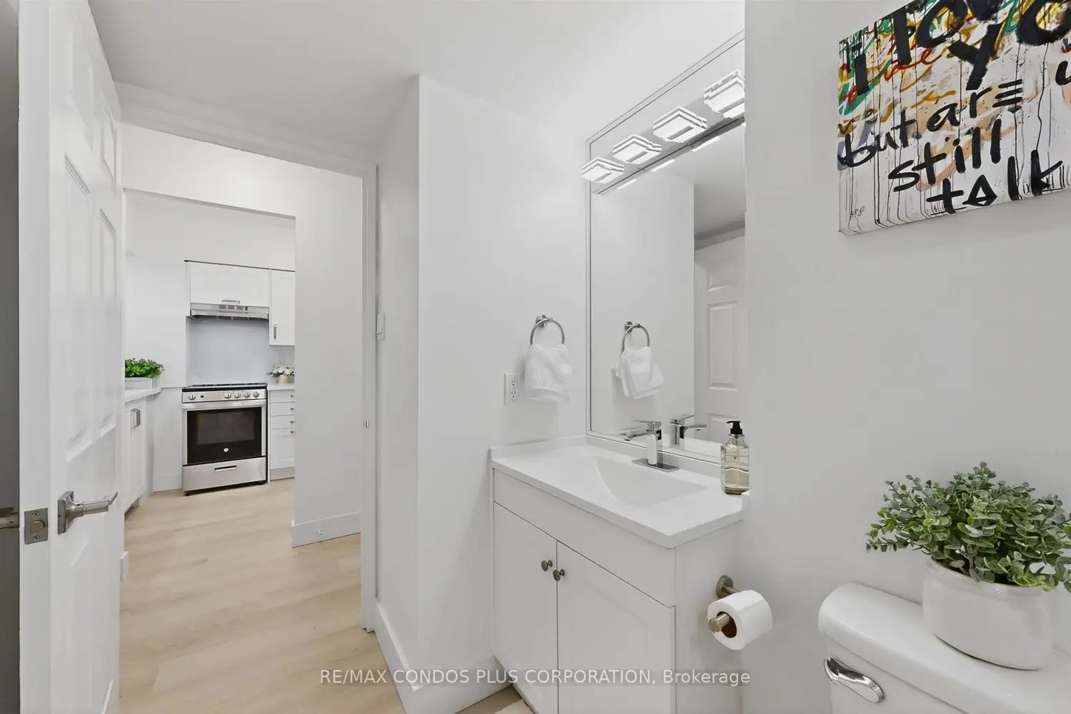 Additional image 16 of 736 Bay Street 1601