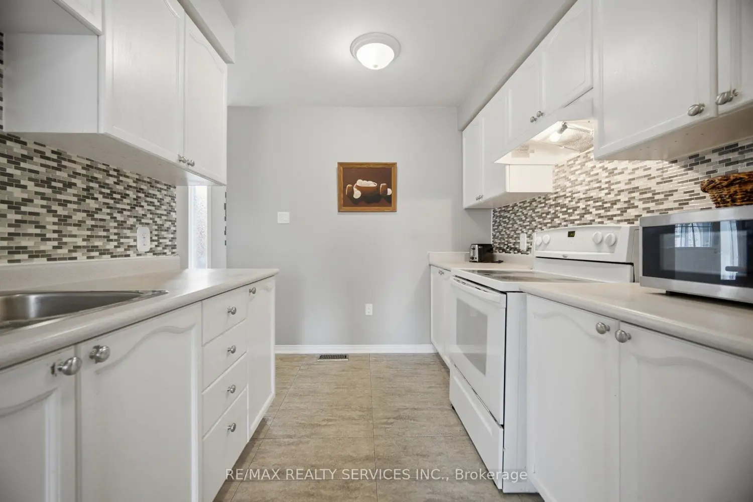 59 Fry Crescent photo 4
