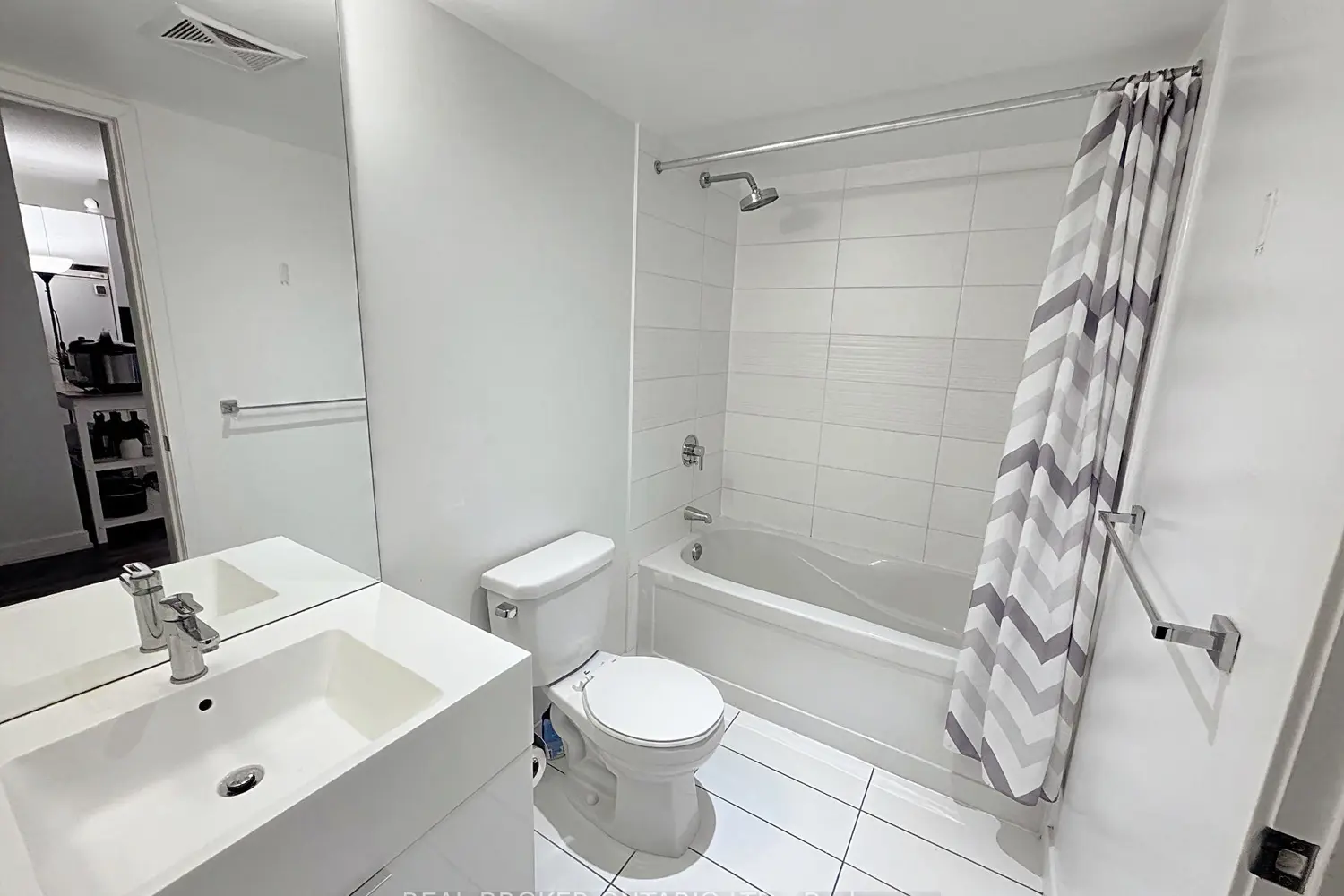 Additional image 9 of 10 Capreol Court 857