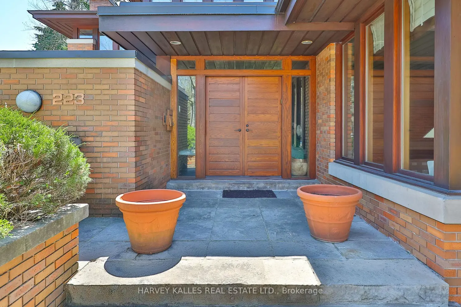Additional image 2 of 223 Hillhurst Boulevard