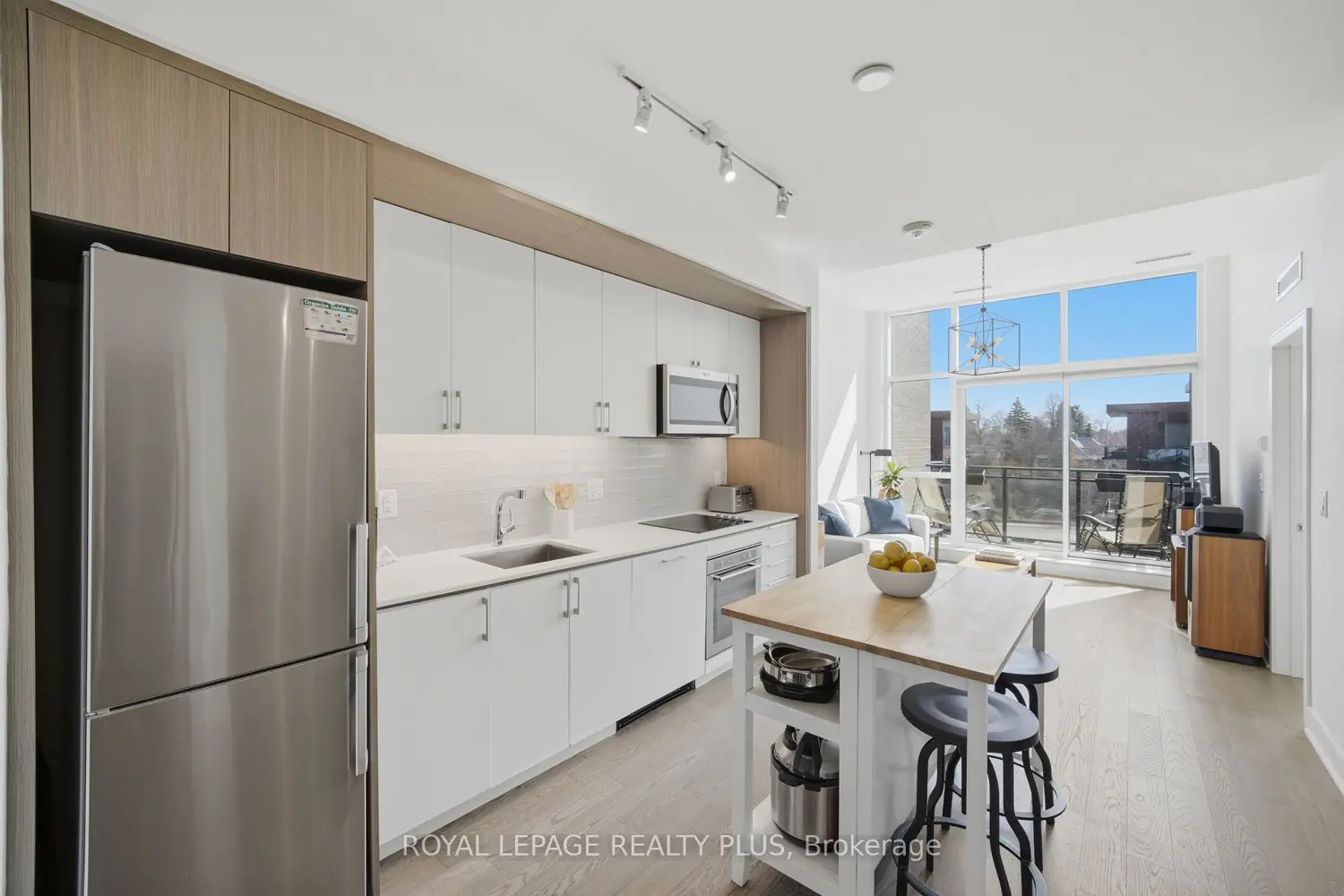 1575 Lakeshore Road 440