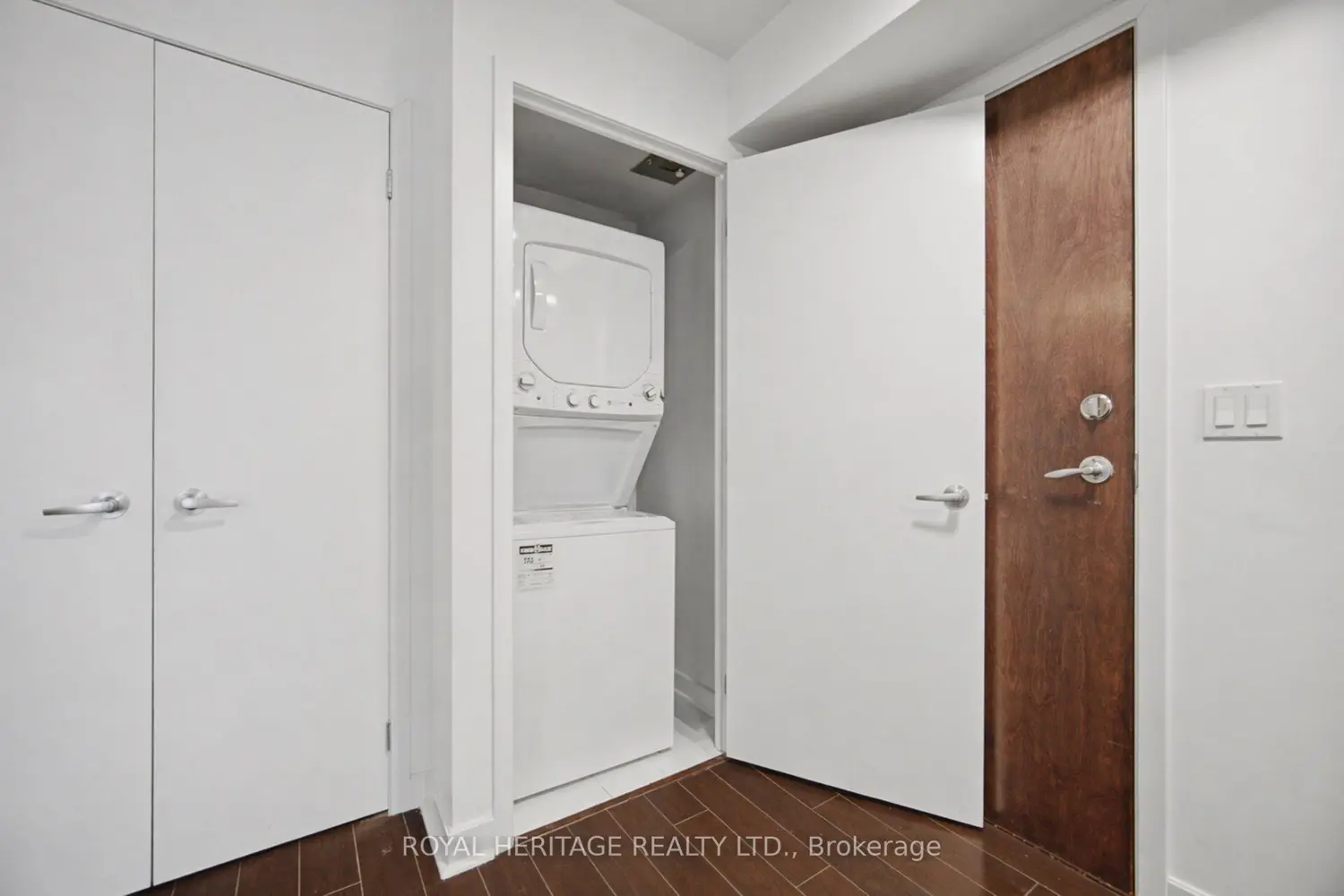 Additional image 8 of 12 Yonge Street 611
