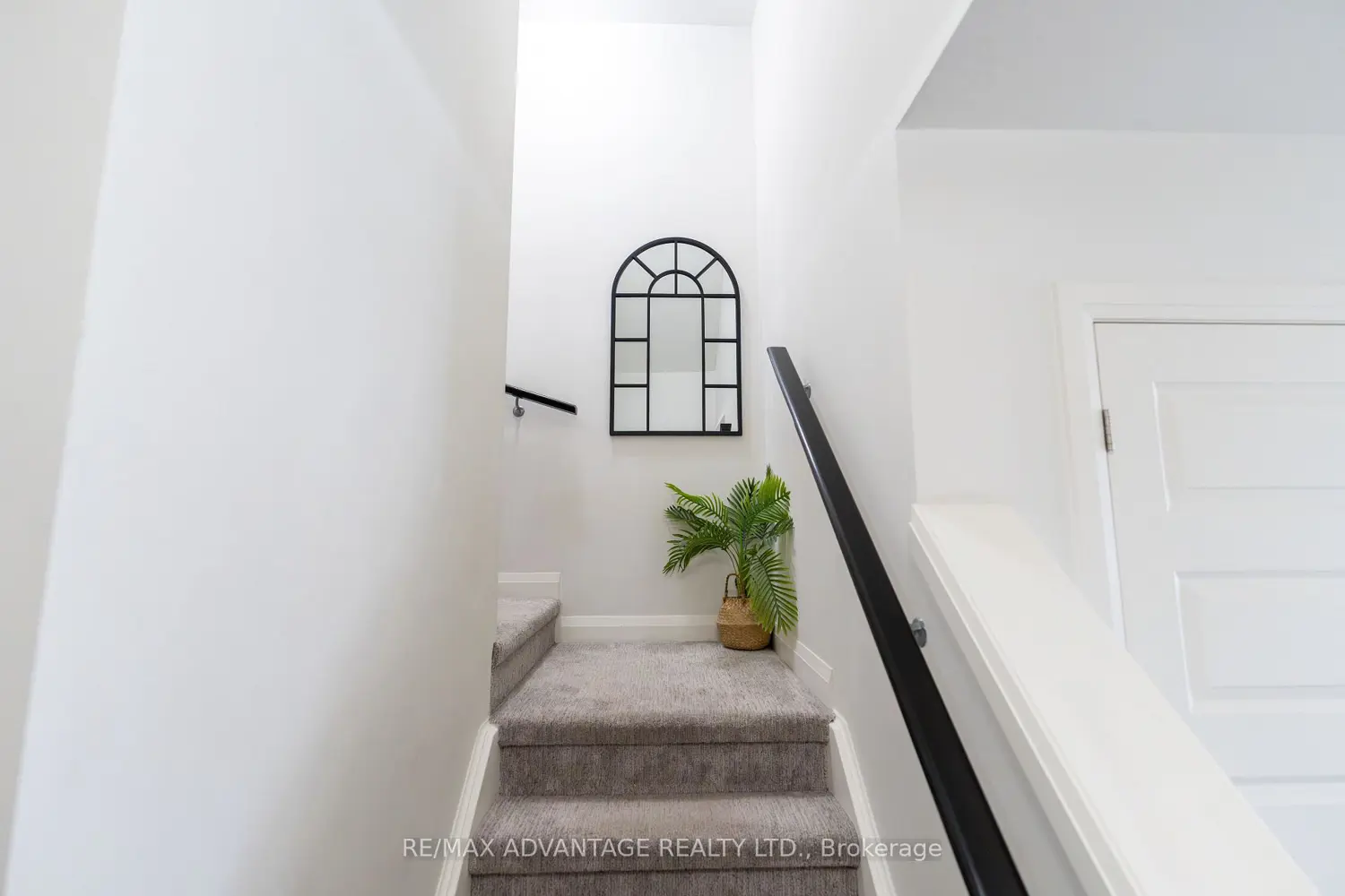 Additional image 15 of 3260 Singleton Avenue 130