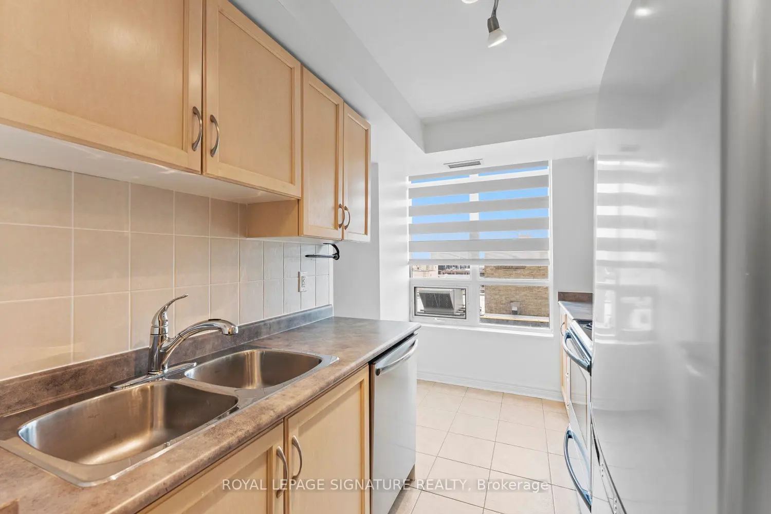 Additional image 7 of 212 Eglinton Avenue 1411