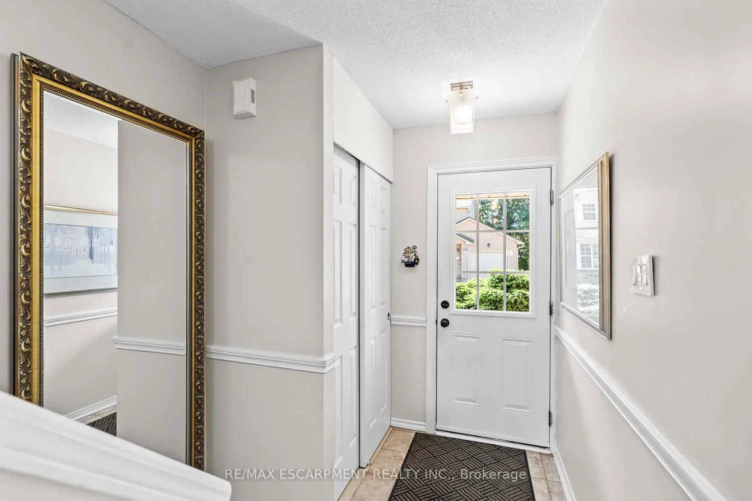 2272 Mowat Avenue 56