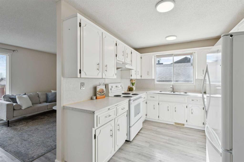 Additional image 5 of 1121 Berkley Drive NW, Calgary, AB, T3K 1S6