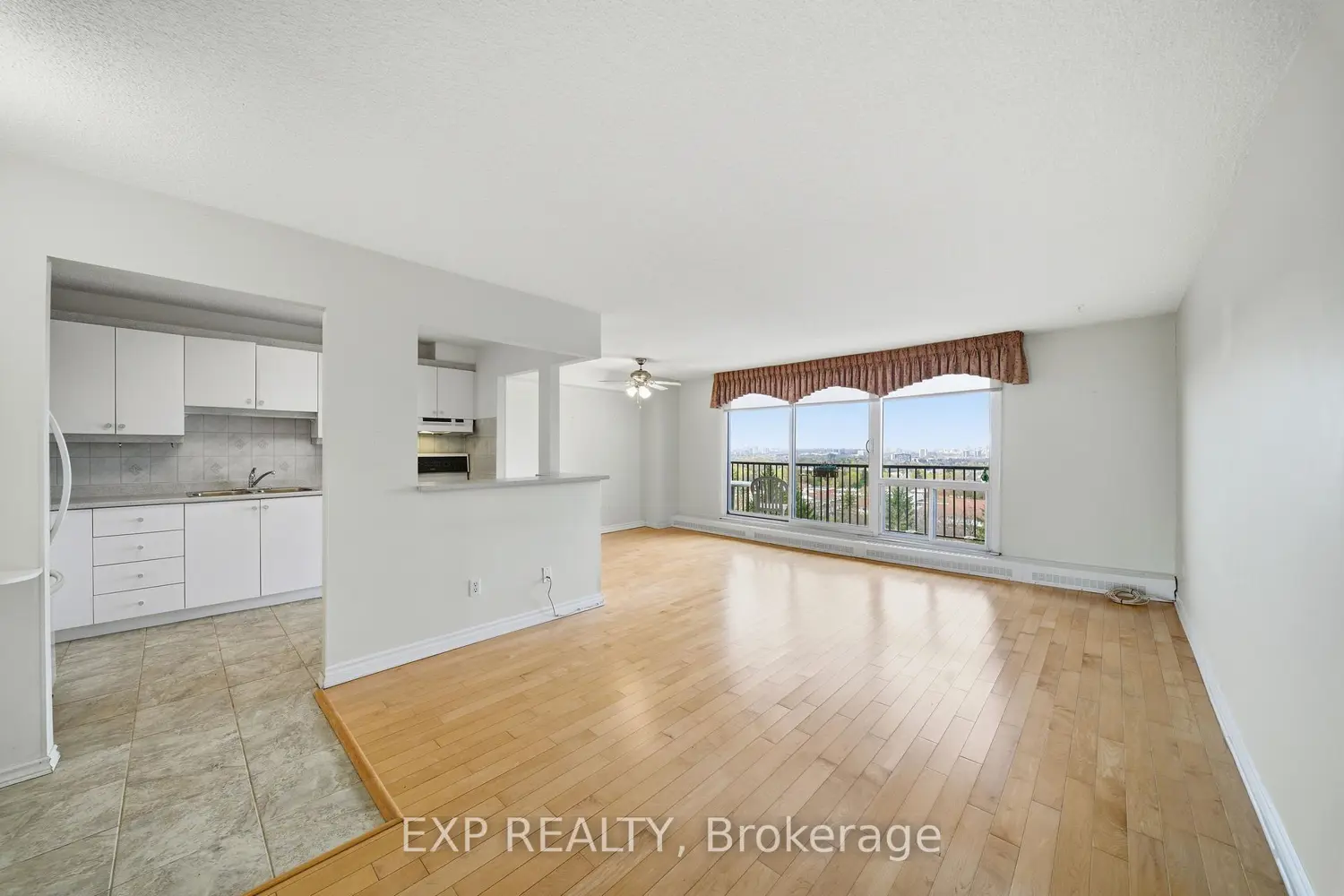 665 Bathgate Drive 1004 photo 2