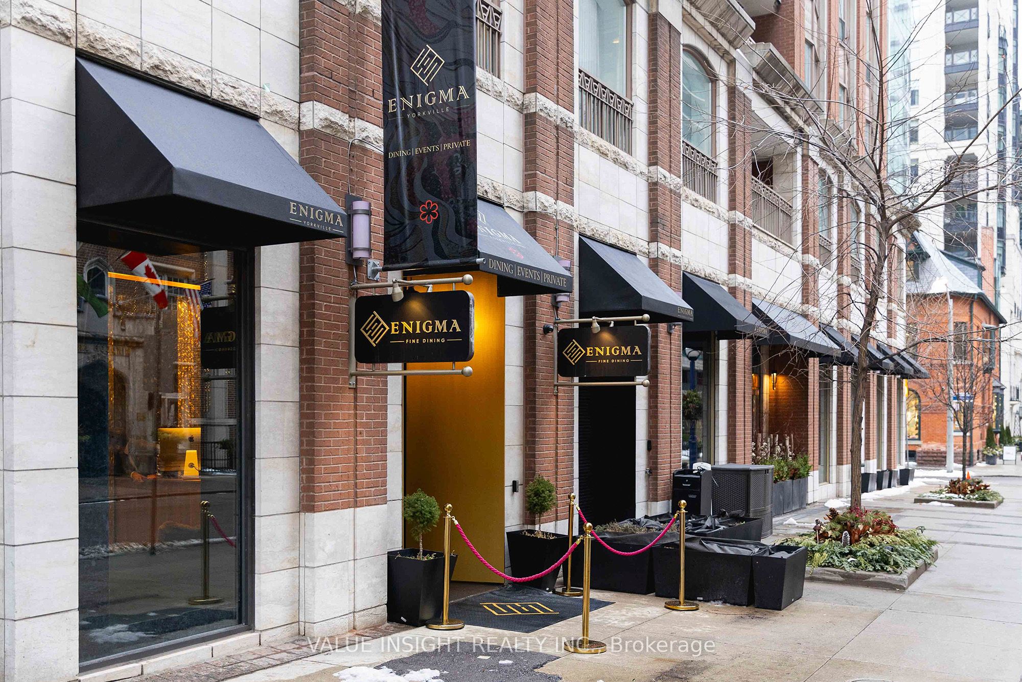 Ground-23 St. Thomas Street, Toronto, ON, M5S 3E7