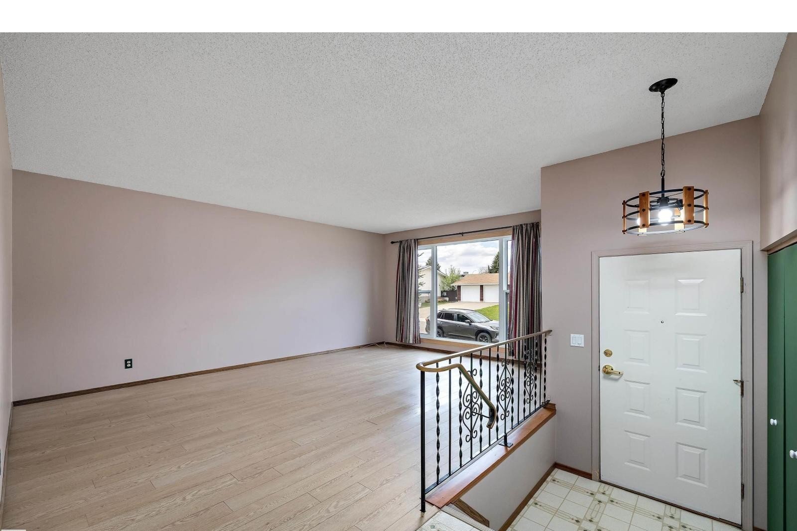 Additional image 8 of 16307 111 Street NW, Edmonton, AB, T5X2A9