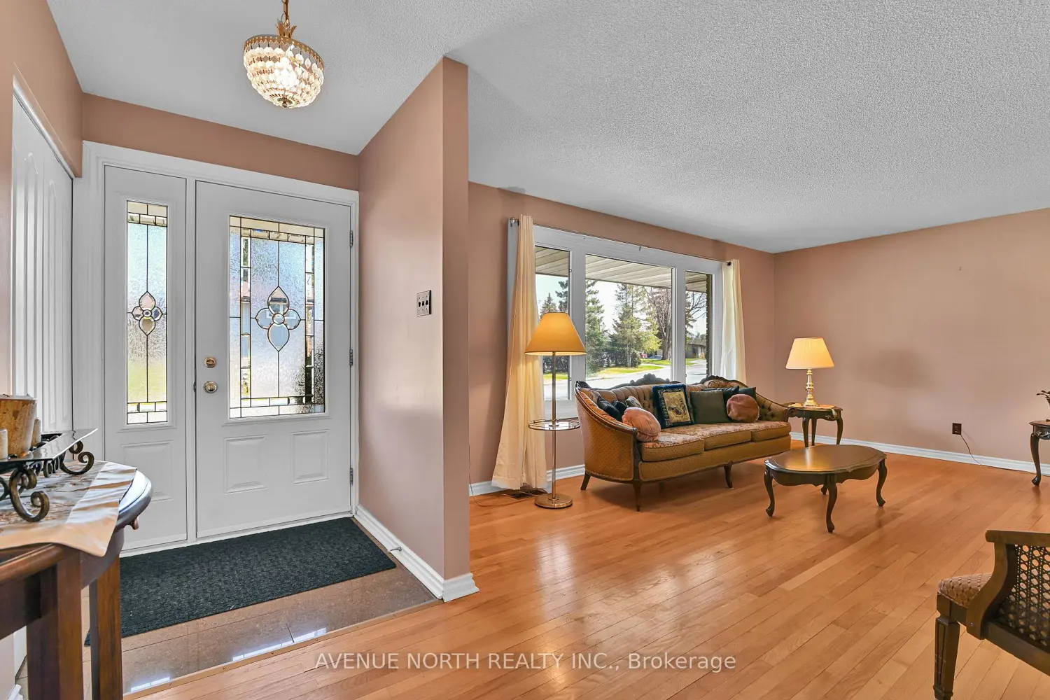 980 Wiseman Crescent photo 2