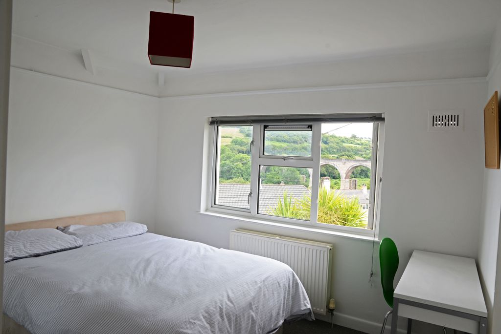 Additional image 7 of 4 bed terraced house to rentSaracen Way, Penryn TR10
